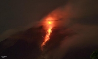 انفجار بركان سينابونغ غرب اندونيسيا وفرار الآلاف