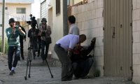 إصابة مصور تلفزيون فلسطين برصاص الاحتلال خلال تغطية مسيرة كفر قدوم