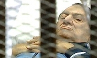 محاكمة مبارك ونجليه ومساعدين في قضية قتل المتظاهرين