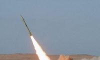 الحوثيون يطلقون صاروخا استهدف مدمرة اميركية جنوبي البحر الأحمر