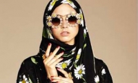 أغطية الحجاب والعباءات للنساء المسلمات..تجتاح دور الأزياء العالمية