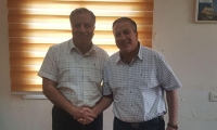 رئيس بلدية كفر قاسم عادل بدير يلتقي كايد ظاهر لبحث سبل التعاون مع سلطة الاطفاء.