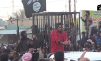 داعش يسيّر 21 أسيراً كردياً بزي الإعدام في أقفاص