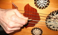 العزف على آلة موسيقية قد يخفض خطر خرف الشيخوخة