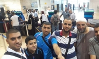 صور لمعتمري جلجولية في مطار عمان في طريقهم لأداء العمرة