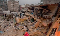 انهيار مبنى في كينيا وأعمال انتشال من تحت الأنقاض