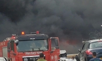 اندلاع حريق هائل في مجمع للسيارات في مجد الكروم 