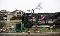 مقتل 43 شخصا في عواصف وأعاصير بالولايات المتحدة