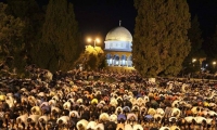 اكثر من 200 الف مصلّ يحيون ليلة القدر بالمسجد الأقصى المبارك في مدينة القدس