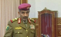 وزير الدفاع اليمني يفر من صنعاء.. ومقتل أحد مرافقيه