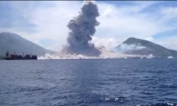 لحظة انفجار بركان تافورفور في غينيا الجديدة