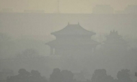 إغلاق المصانع ووقف حركة السيارات في بكين بسبب تلوث الهواء