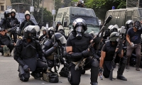 مصر: مقتل شرطي واصابة 3 في هجوم على سيارة ترحيلات بطريق الفيوم