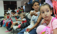 نقل 45 طفلا مصابا من قطاع غزة للعلاج في ألمانيا والنمسا