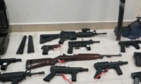 عميل عربي يكشف عن مختبر لتصنيع الأسلحة ويوقع 23 مشتبهًا