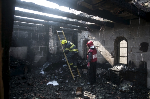 الكشف عن خليّة متطرّفة نفّذت عمليّة حرق كنيسة الطابغة