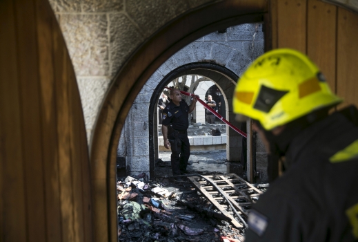 الكشف عن خليّة متطرّفة نفّذت عمليّة حرق كنيسة الطابغة