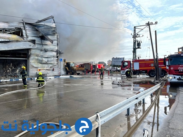 حريق  في المجمع التجاريّ Z سنتر في مدينة قلنسو
