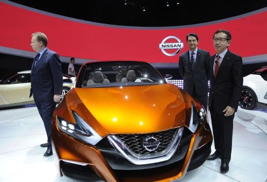 سيارة Nissan sports 2014 المتألقة والساحرة بلونها