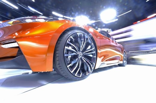 سيارة Nissan sports 2014 المتألقة والساحرة بلونها