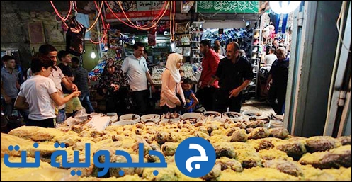 اقبال على شراء ’الفسيخ’ لعيد الفطر في مدينة نابلس
