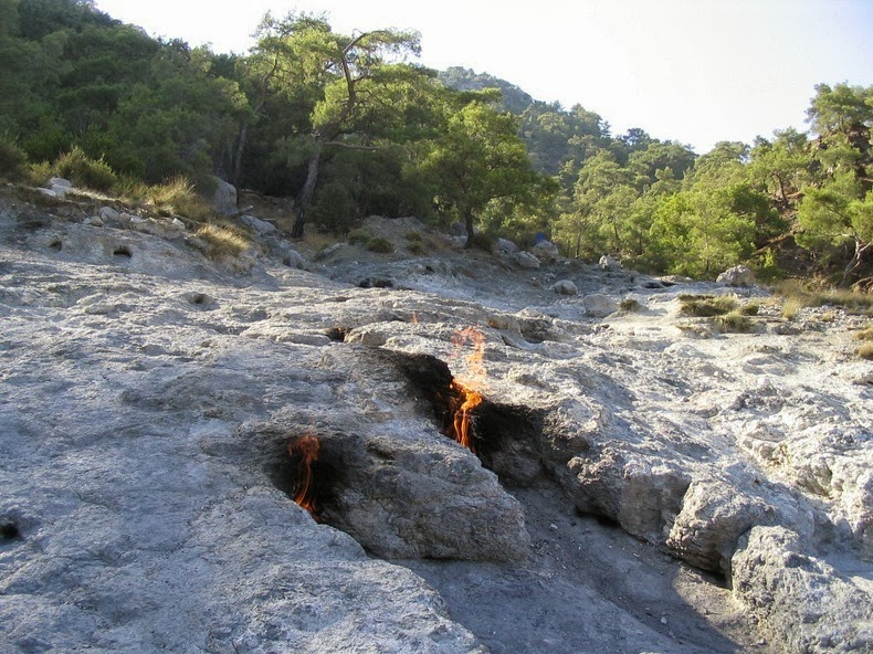 الصخور المشتعلة في كايميرا بتركيا