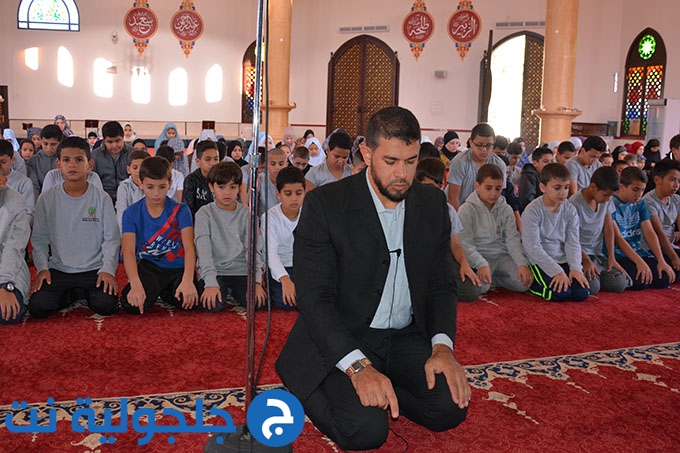 طلاب مدرسة أجيال يؤدون صلاة الاستسقاء في مسجد الروضة في جلجولية 