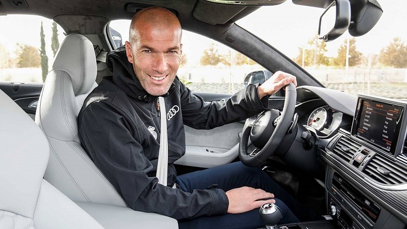 كريستيانو رونالدو يحصل على سيارة اودي جديدة مع زملائه في ريال مدريد