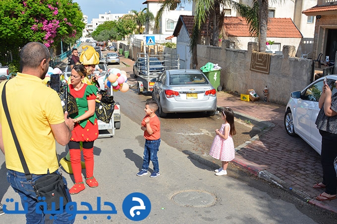 فوزي موزي وتوتي يشعلون شوارع جلجولية في العيد